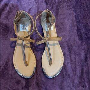 DV by Dolce Vita Women's Beige T-Strap Sandals